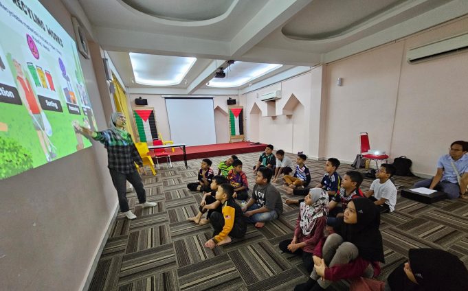 Berkomunikasi dalam Bahasa Inggeris untuk perkembangan literasi digital