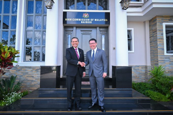Delegasi Malaysia berada di Nairobi, Kenya bagi mengadakan beberapa siri pertemuan dua hala di Ibu Pejabat UN-Habitat. - Facebook/Nga Kor Ming