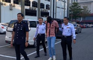 Peniaga kedai makan didakwa pandu kereta lawan arus