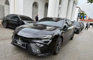 15 buah Toyota Camry bernilai RM3.3 juta untuk Exco, pegawai negeri P.Pinang