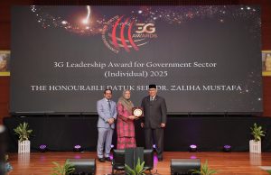 Dr Zaliha terima Anugerah Kepimpinan Sektor Kerajaan di Brunei