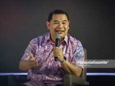 Timbalan President PKR, Datuk Seri Rafizi Ramli berucap pada Podcast Yang Bakar Menteri (YBM) di Dewan Serbaguna MBSJ, Seri Kembangan, Selangor. Foto AIZAT ZAINAL, 10 MEI 2025.