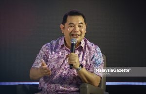 Rafizi kritik sikap Ramanan, sindir Hassan Karim Timbalan President PKR, Datuk Seri Rafizi Ramli berucap pada Podcast Yang Bakar Menteri (YBM) di Dewan Serbaguna MBSJ, Seri Kembangan, Selangor. Foto AIZAT ZAINAL, 10 MEI 2025.