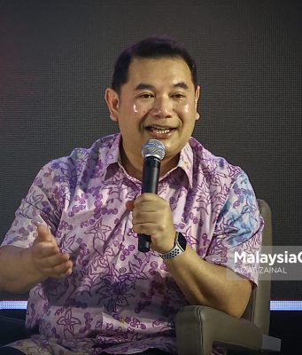 Timbalan President PKR, Datuk Seri Rafizi Ramli berucap pada Podcast Yang Bakar Menteri (YBM) di Dewan Serbaguna MBSJ, Seri Kembangan, Selangor. Foto AIZAT ZAINAL, 10 MEI 2025.