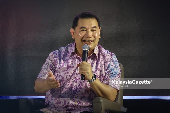 Timbalan President PKR, Datuk Seri Rafizi Ramli berucap pada Podcast Yang Bakar Menteri (YBM) di Dewan Serbaguna MBSJ, Seri Kembangan, Selangor. Foto AIZAT ZAINAL, 10 MEI 2025.