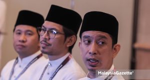 Ketua Angkatan Muda Keadilan, Adam Adli bercakap kepada media selepas menyampaikan ucapan dasar pada Kongres Angkatan Muda Keadilan (AMK) ketika di Berjaya Waterfront Hotel, Johor Bahru. Foto MOHD ADZLAN, 23 MEI 2025.