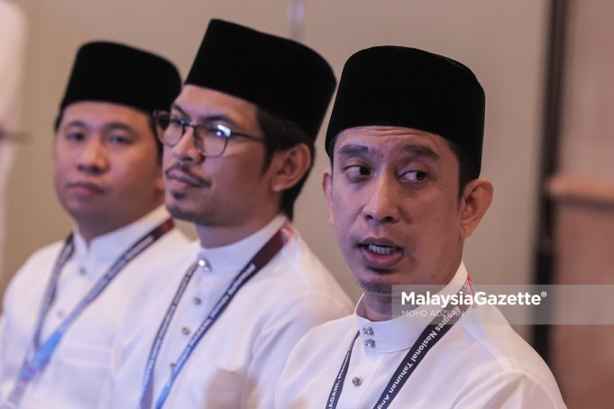 MGF23052025_AMK-5_1 Ketua Angkatan Muda Keadilan, Adam Adli bercakap kepada media selepas menyampaikan ucapan dasar pada Kongres Angkatan Muda Keadilan (AMK) ketika di Berjaya Waterfront Hotel, Johor Bahru. Foto MOHD ADZLAN, 23 MEI 2025.