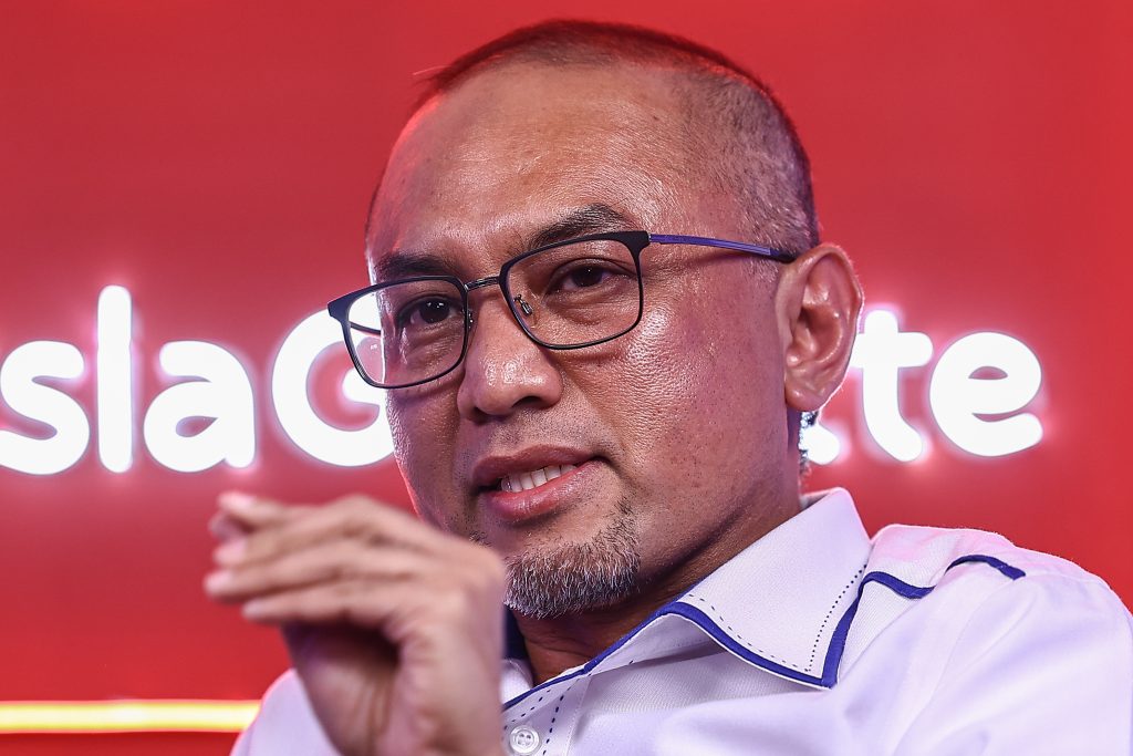 Ketua Pegawai Operasi Kumpulan Prasarana Malaysia Berhad, Amir Hamdan dalam PodcastMG : Dari Pintu Rumah ke Stesen: Cukupkah Sistem Perantara Kita? bersama hos, Rosnani Nasir
