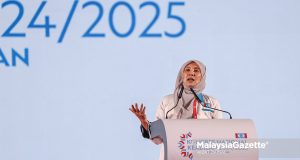 Timbalan Presiden Parti Keadilan Rakyat (PKR) Baharu, Nurul Izzah Anwar membuat ucapan pergulungan dasar pada Sesi Perbahasan Perwakilan Kongres Nasional Keadilan 2024/2025 ketika di Pusat Konvensyen Antarabangsa Persada Johor. Foto AIZAT ZAINAL, 24 MEI 2025.