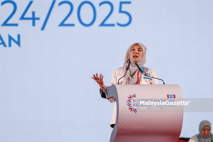 Timbalan Presiden Parti Keadilan Rakyat (PKR) Baharu, Nurul Izzah Anwar membuat ucapan pergulungan dasar pada Sesi Perbahasan Perwakilan Kongres Nasional Keadilan 2024/2025 ketika di Pusat Konvensyen Antarabangsa Persada Johor. Foto AIZAT ZAINAL, 24 MEI 2025.