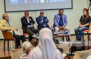 Kerajaan `huru-hara’ kerana tersalah kendali isu titah adendum – Peguam