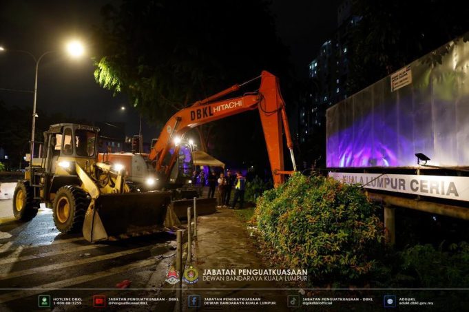 Operasi Bersepadu Meroboh Struktur Papan Iklan Tanpa Kelulusan di Bangsar, Parlimen Lembah Pantai.