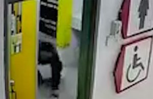 Lelaki Dicekup Intai Wanita Dalam Tandas Stesen Minyak #MGFlash
