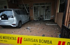 Tiga rumah rosak dibaling mercun, disyaki akibat hutang