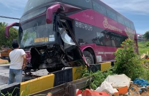 19 penumpang lalui detik cemas, bas ekspres terbabas