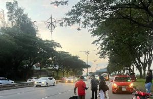 Wanita maut tercampak keluar langgar belakang van sekolah