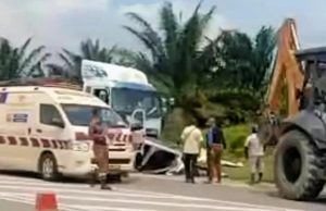 Dua beranak maut dirempuh pacuan empat roda, lori