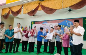 Jangan sangsi niat Dzulkifli sertai UMNO – Ahmad