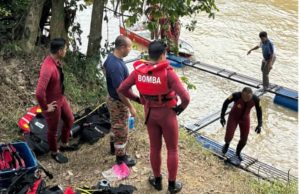 Wanita sempat hulur bayi kepada suami sebelum hanyut dalam sungai