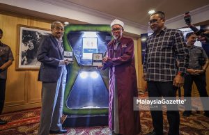 Buku Addeen karya Tun M sumbangan besar kepada sejarah negara – Zulkifli