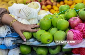 Pengecualian SST beberapa jenis buah import tetapi duti import masih kekal – Adnan