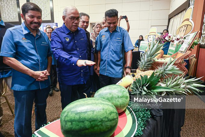 PELUNCURAN LAPORAN INTERIM BANCI PERTANIAN PERAK Exco Pembangunan Luar Bandar, Perladangan, Pertanian dan Industri Makanan Perak, Datuk Mohd Zolkafly Harun melawat reruai pameran pada Majlis Peluncuran Laporan Interim Banci Pertanian 2024 Negeri Perak di Bangunan Pengurusan FAMA Negeri Perak, Gopeng. Foto ABDULLAH YUSOF, 23 JUN 2025. Banci Pertanian Perak Bumiputera