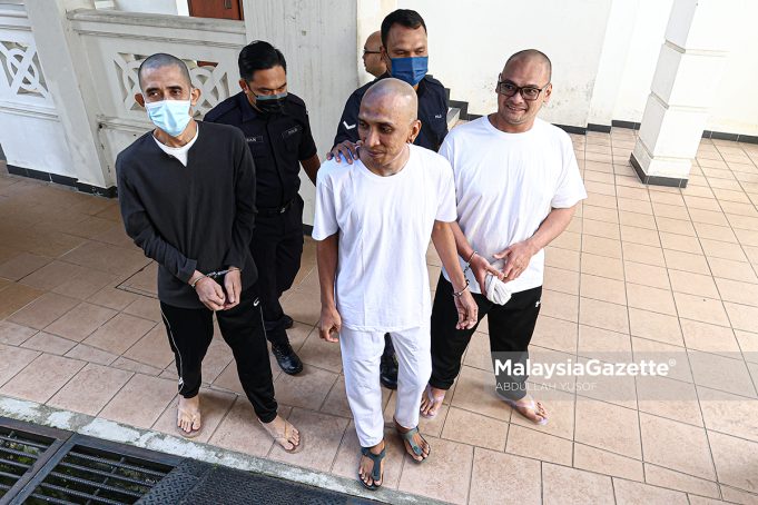 TIGA SAHABAT BEBAS PERTUDUHAN MENGEDAR DADAH