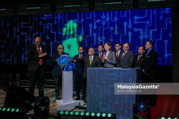 Majlis Peluncuran Pelan Tindakan Ekonomi Digital Negeri Perak 2030 Kerajaan Negeri Perak melancarkan dokumen Pelan Tindakan Ekonomi Digital Negeri Perak 2030 dan ‘Blueprint’ atau Rangka Tindakan Bandar Pintar Negeri Perak 2040 yang akan memperkukuhkan lagi usaha kerajaan negeri menjayakan Pelan Perak Sejahtera 2030 dan menyumbang kepada matlamat Malaysia sebagai Negara Pintar Majlis Ekonomi Digital Negeri Perak