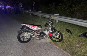 Motosikal bergesel, penunggang maut selepas rempuh MPV