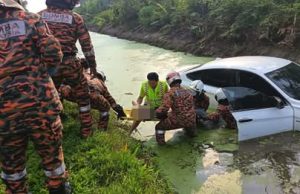Lelaki cedera, BMW terbabas masuk parit