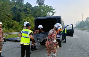 Dua maut termasuk kanak-kanak akibat kereta rempuh lori treler