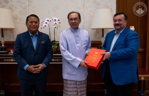 PM terima dokumen RMK-13 untuk pembentangan di Dewan Rakyat esok