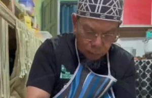 Pesuruhjaya Pas Pahang buat solok lada untuk ibunya