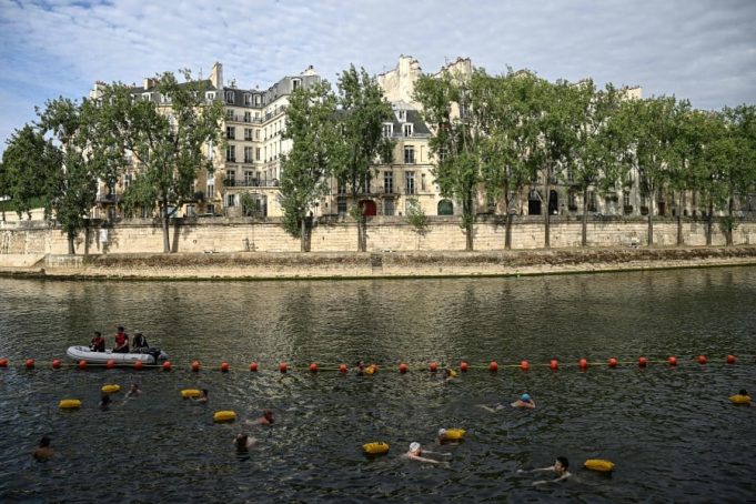 FRANCE-LEISURE-_SEINE_RIVER-050725_1751699839