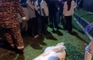 Wanita tak lepas memotong maut, motosikal masuk longkang