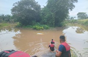 Pempengaruh permotoran dikhuatiri lemas kereta terjunam dalam sungai