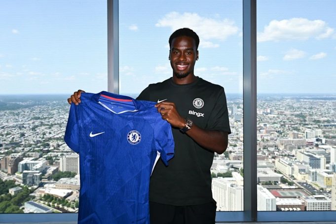 Jamie-Gittens-holding-up-his-Chelsea-shirt.