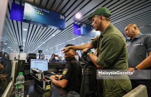 Mohd Shuhaily Tinjau Kaunter-Kaunter di KLIA