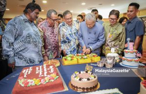 Bersyukur masih sihat, dapat bekerja di usia 100 tahun – Tun M