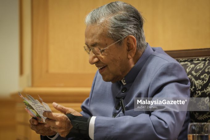 ULANG TAHUN TUN M