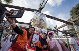 Hampir 1,000 pengunjung bersesak-sesak di `Picnic & Potluck’ bersama Tun M