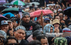 Ribuan Baju Hitam Hadir Himpunan Turun Anwar