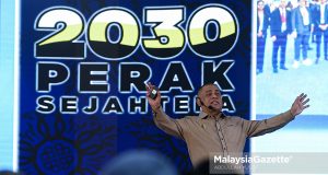 Menteri Besar Perak, Datuk Seri Saarani Mohamad berucap pada Majlis Pembentangan Laporan Kemajuan Tahun Ketiga Perak Sejahtera 2030 di Kolej Kemahiran Tinggi Mara, Lenggong. Foto ABDULLAH YUSOF, 30 JUN 2025.