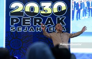 Menteri Besar Perak, Datuk Seri Saarani Mohamad berucap pada Majlis Pembentangan Laporan Kemajuan Tahun Ketiga Perak Sejahtera 2030 di Kolej Kemahiran Tinggi Mara, Lenggong. Foto ABDULLAH YUSOF, 30 JUN 2025.
