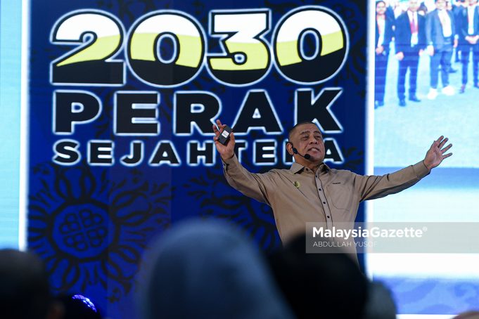 Menteri Besar Perak, Datuk Seri Saarani Mohamad berucap pada Majlis Pembentangan Laporan Kemajuan Tahun Ketiga Perak Sejahtera 2030 di Kolej Kemahiran Tinggi Mara, Lenggong. Foto ABDULLAH YUSOF, 30 JUN 2025.