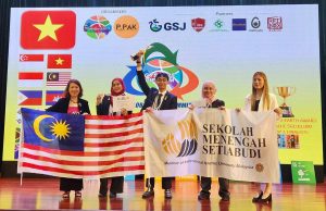 Pelajar Sekolah Menengah Setiabudi Juara Global Youth Summit di Hanoi