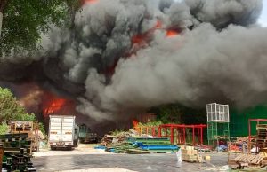 Kilang perkakasan besi di Juru musnah dalam kebakaran