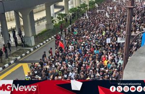 Ribuan Peserta Berarak Dari Sogo Menuju Ke Dataran Merdeka