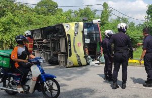 Dua cedera ringan selepas bas Smart Selangor terbalik