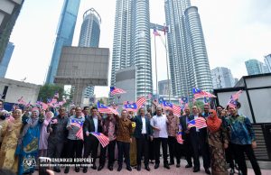 Kestabilan politik penting untuk bangunkan ekonomi negara – Johari